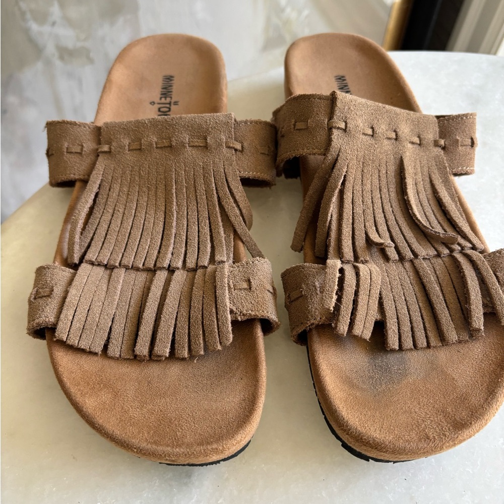 Minnetonka Fringe Tassle Slip On Sandals Size 9 Leather Suede Upper Tan